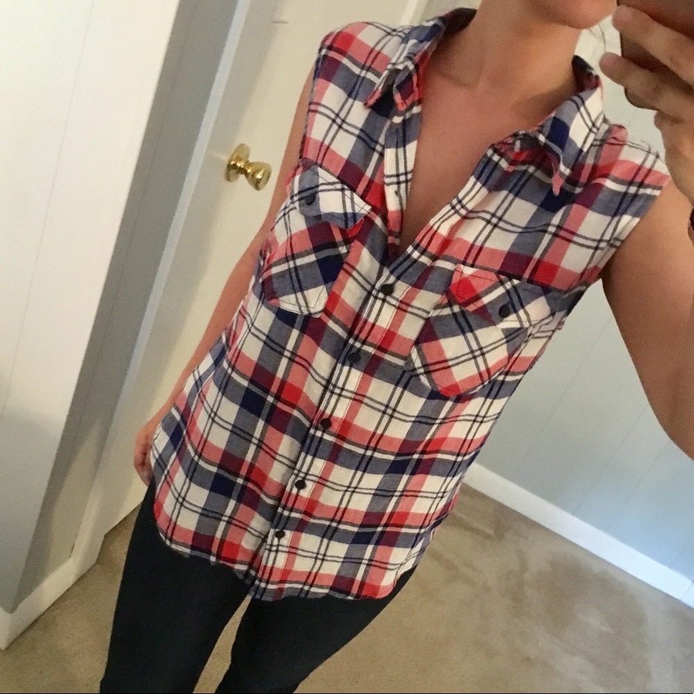 ▪️FINAL SALE 2/5▪️ Plaid Sleeveless Button-Up Top